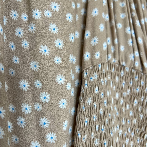 NWT Forever 21 Floral Long Sleeve Smocked Blouse - Picture 2 of 7